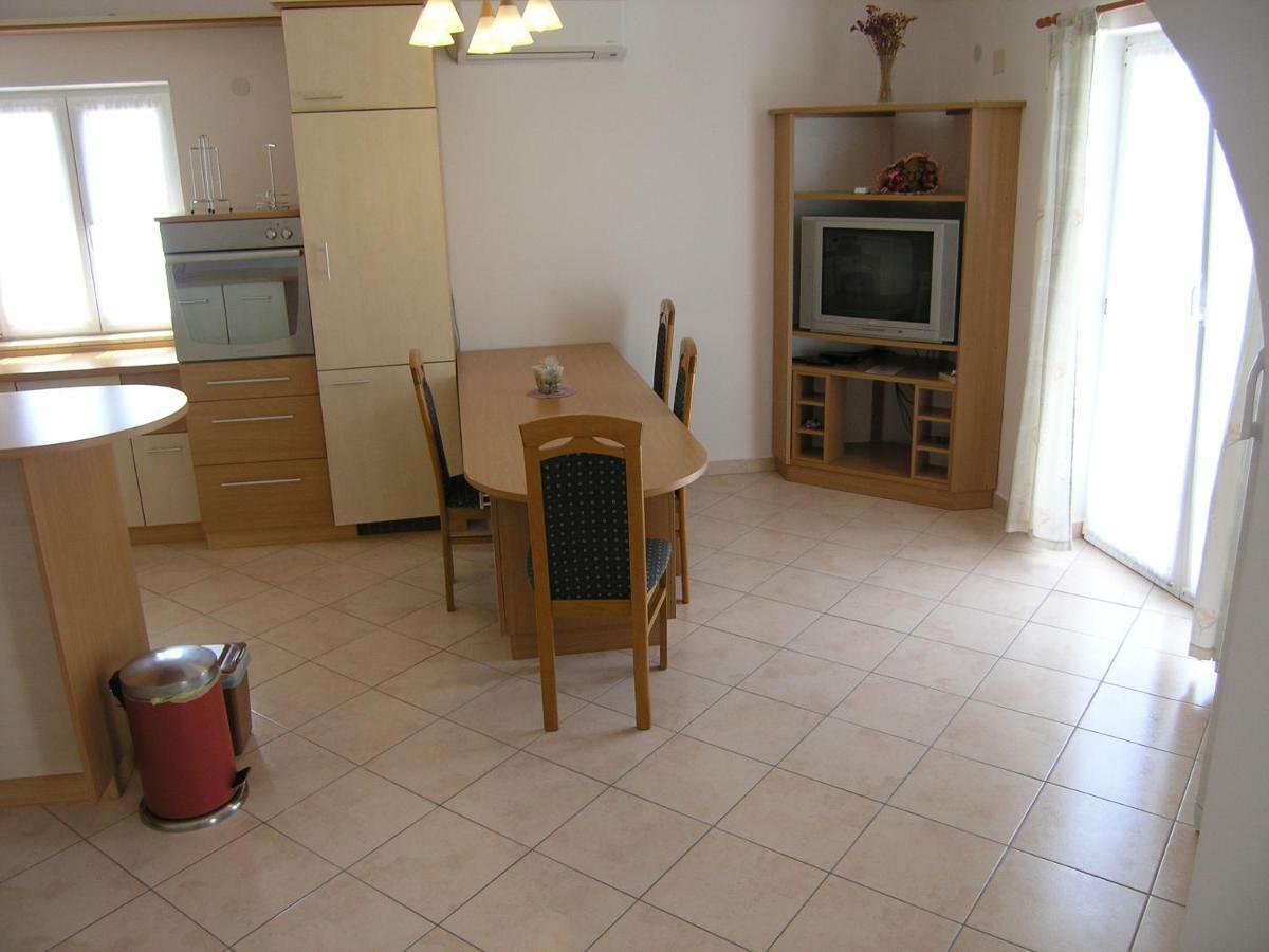 شقة Apartman Juric كرك المظهر الخارجي الصورة